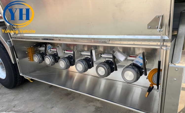 yh-3-axle-aluminum-alloy-tanker-semi-trailer-5-100085