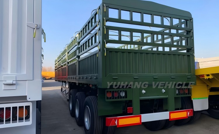3-axle-livestock-transport-trailer-4-100171