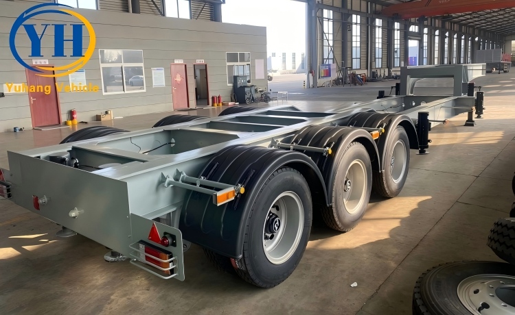 yh-3-axle-skeletal-trailer-5-100404
